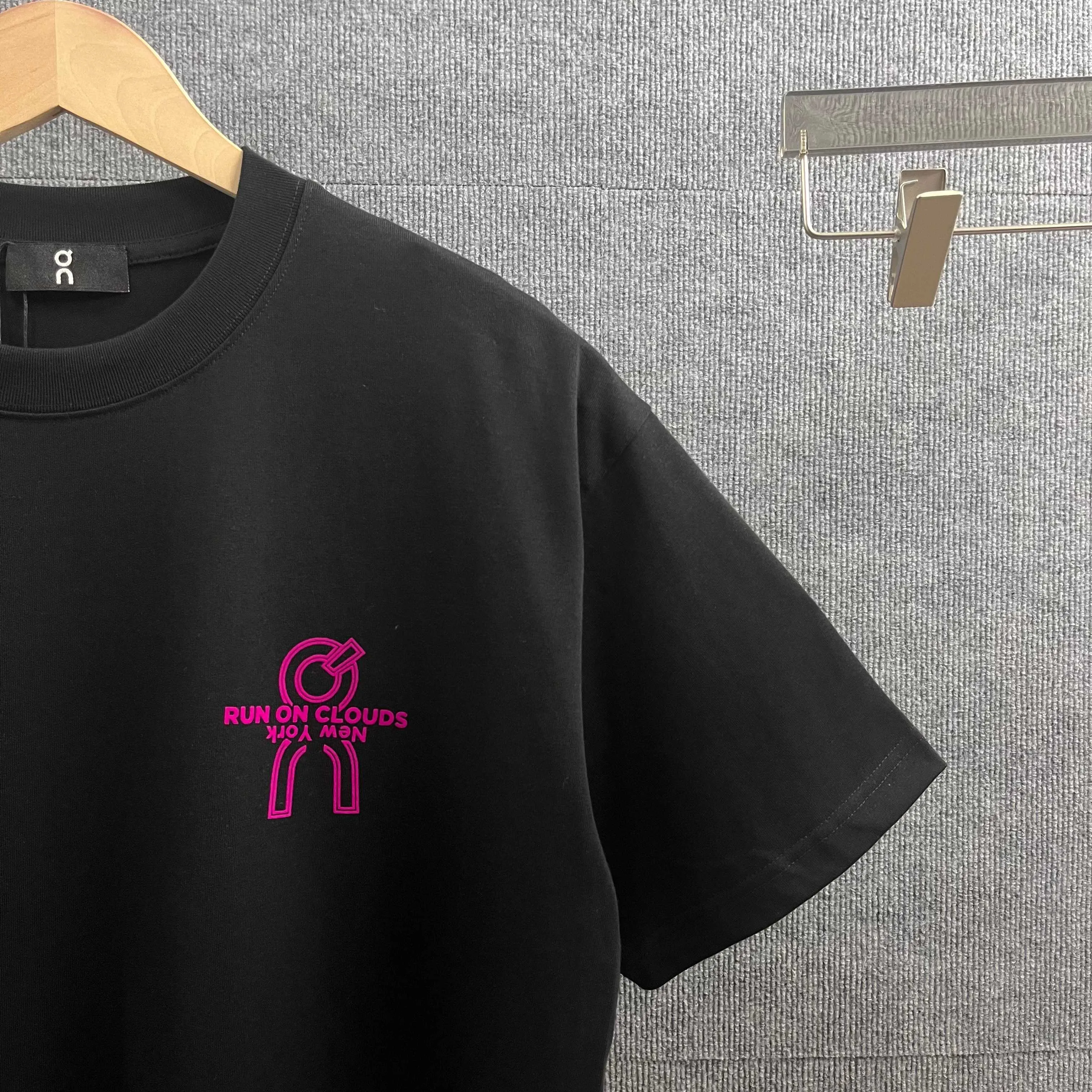 On runn*ing Series 2026 Spring and Summer New Arrival Classic logo letter totem flocking technology Double yarn custom plain cotton fabric Short-sleeved T-shirt Men and women Same Style Color: Black White Wine Red Size: S (90-130 pounds) M (120-150 pounds) L (140-165 pounds) XL (160-180 pounds) XXL (180 kilograms)